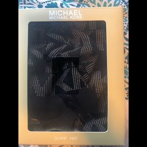 Michael Kors hat/scarf set